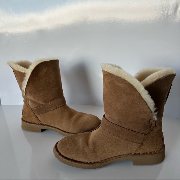 Ugg ankle woman’s boots - Picture 1 of 10